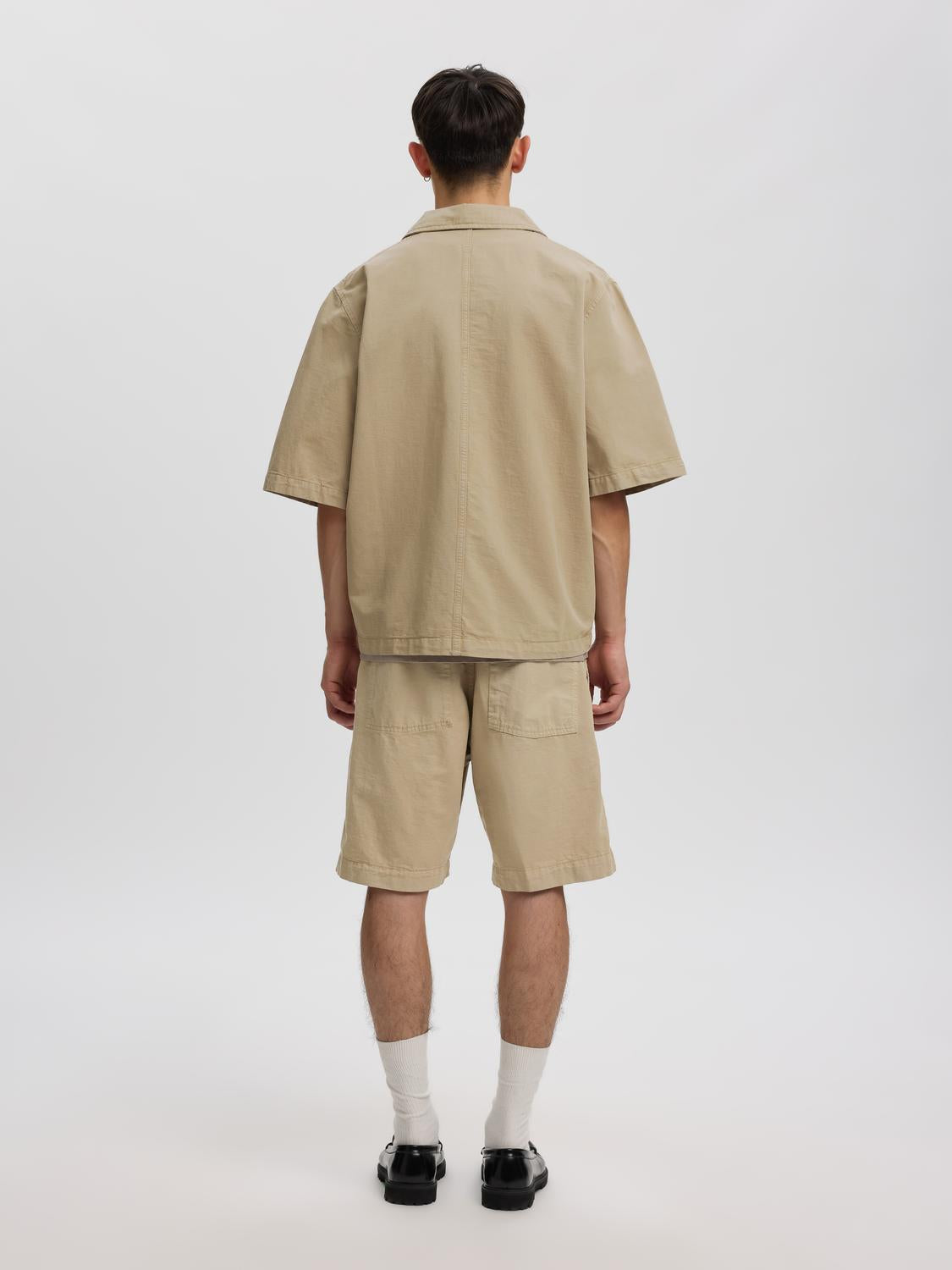 model_shot-back